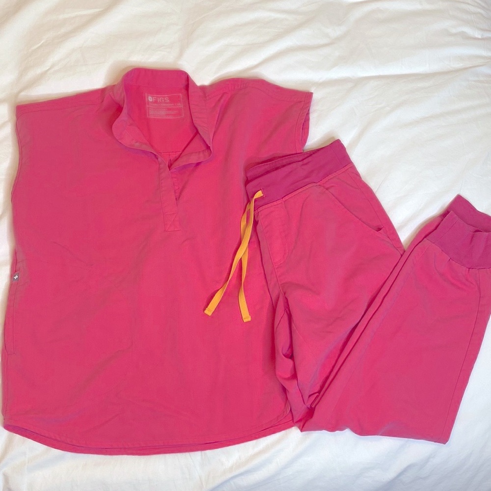 FIGS Scrubs Set